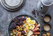 새해, 체중 관리의 중요성과 실천법 top view photography of fruits in plate
