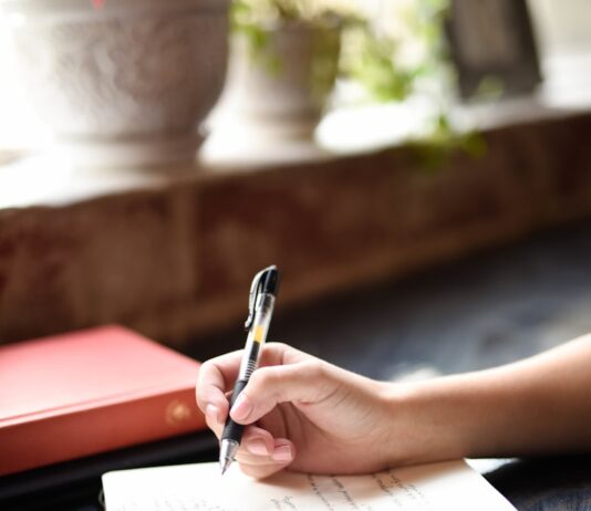 생활 속 스트레스 해소를 위한 간단한 루틴 a person writing on a piece of paper with a pen