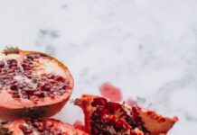 항암식품 10선: 자연에서 찾은 항암 효과 음식 selective focus photography of slice fruits