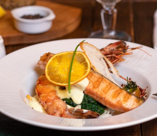 심장 건강을 위한 7가지 필수 습관 fish dish on white ceramic plate