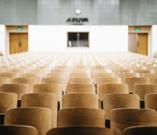 한글 중심 교류 협력 강화한다 empty chairs in theater