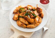 겨울철 체중 관리를 위한 저탄수화물 요리법 a plate of food