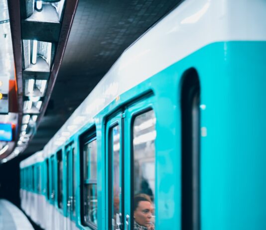 지속 가능한 환경을 위한 실천법 shallow focus of train