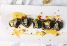 스트레스가 체중 증가로 이어지는 이유와 해결책 dish served on white plate