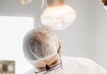 잇몸 질환 예방을 위한 생활 습관 man in white dress shirt wearing black framed eyeglasses