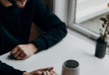 직장인의 스트레스 관리를 돕는 심리적 전략 person in black long sleeve shirt holding white ceramic mug
