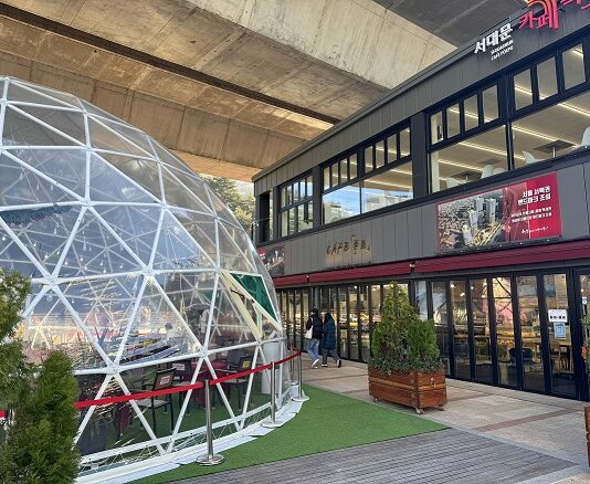 글로벌 명소 카페폭포 ‘겨울철 특화공간’ 인기 예감