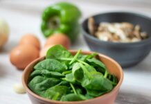 면역 체계를 강화하는 슈퍼푸드 10가지 리스트 green vegetable on white ceramic bowl