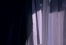 활력을 높이는 일상 속 간단한 팁 woman leaning on window