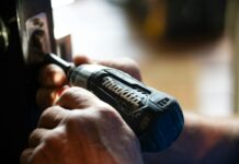 ‘희망의 집수리’ 참여 가구 모집…최대 250만원 지원 selective focus photography blue and black Makita power drill