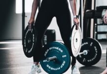 나이에 따른 운동 전략: 20대부터 60대까지 맞춤형 피트니스 black and white exercise equipments