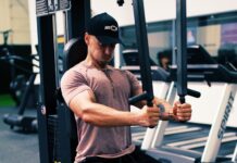 겨울에도 효과적인 다이어트 운동 5가지 man in gray t-shirt and black pants sitting on black and white metal bar