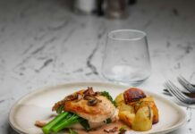 다이어트 중에도 배부르게 먹을 수 있는 음식 리스트 a white plate topped with meat and veggies