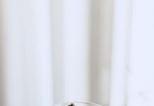 장 건강을 위한 식단과 라이프스타일 clear drinking glass