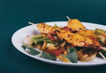 건강한 삶을 위한 10가지 습관: 장수의 비결은? fried food on white ceramic plate