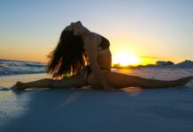 살만 빼려고 운동했더니 더 피곤하다? woman wears bikini split on sand dunes at beach