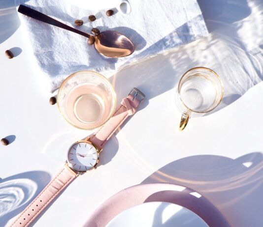 “피로·짜증·생리불순…혹시 식단 때문일까?” round gold-colored analog watch displaying 12:41 near cup of coffee