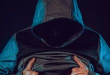 아무리 운동해도 뱃살이 빠지지 않는다? man in gray hoodie