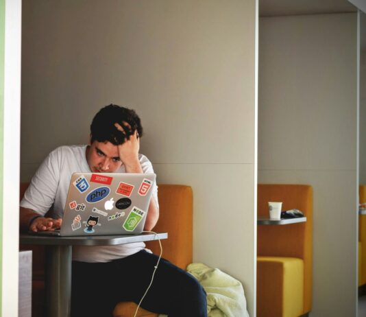 “요즘 괜히 예민해요”…감정 기복, 단순한 스트레스가 아닐 수 있다 man wearing white top using MacBook