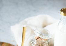 탄수화물과 작별? 사실은 ‘스마트한 탄수화물’이 다이어트를 돕는다 brown wooden bowl with brown wooden spoon