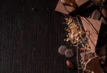 “스트레스 받을 때 단 게 당기는 이유, 뇌가 SOS 보내는 겁니다” brown wooden stick on black wooden surface