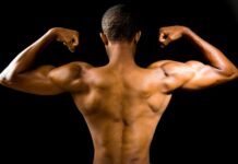 “자세는 나쁘지 않은데 왜 어깨가 자꾸 아플까?”…범인은 ‘승모근 과사용’ topless man with black background