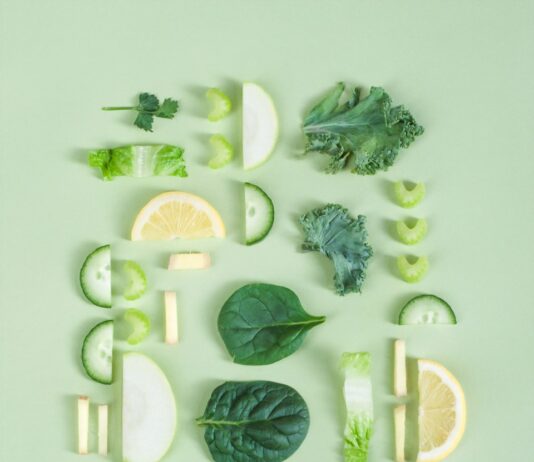 2030세대, 건강도 환경도 함께 챙긴다…MZ세대의 ‘에코헬스’ 소비 혁명 sliced fruit and vegetables