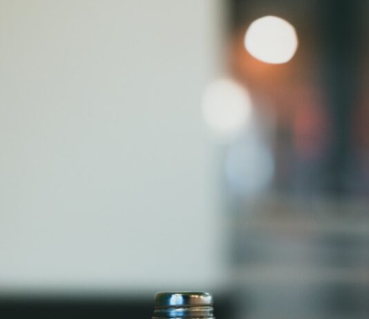 나트륨 줄이기 챌린지, 부종과 두통이 줄었다 a glass jar with a clear lid