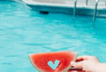 여름철 피부 건강, 올바른 관리법으로 촉촉하게 지키세요 sliced watermelon on white paper