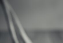 골다공증 예방, 건강한 뼈 지키는 생활습관이 해답이다 gray rope in grayscale photography