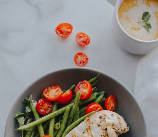 면역력 높이는 식습관, 건강을 지키는 첫걸음 bowl of vegetables
