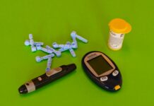 당뇨 전단계 관리와 식습관 silver and white cross pendant necklace