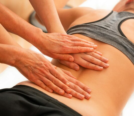 “다양한 자연치유의 길, 대체요법의 현재와 미래” woman in black and white tank top