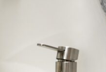 여름철 건강관리, 더위를 이기는 똑똑한 생활습관 a person washing their hands under a faucet