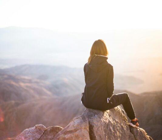 만성피로, 일상이 무너진다…원인과 극복 방법은? person sitting on top of gray rock overlooking mountain during daytime
