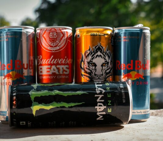 만성피로, 단순한 피로와 다르다…지속된다면 원인부터 점검해야 a group of four cans of soda sitting next to each other