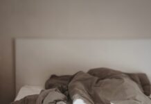 “건강한 삶의 시작, 제대로 된 수면이 답이다” brown and white bed linen