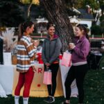 여성 건강관리, 평생을 위한 똑똑한 습관 만들기 a group of people standing next to each other near a tree