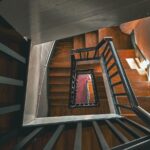 바쁜 직장인을 위한 건강 관리, 작은 실천이 큰 변화를 만든다 a view of a staircase from the top of it