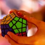뇌건강을 지키는 첫걸음, 일상에서 실천할 수 있는 뇌 건강 관리법 3 x 3 rubiks cube