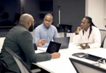 바쁜 직장인, 일상 속 건강 지키는 5가지 실천법 a group of people sitting around a table with laptops