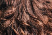 건강한 모발을 위한 생활습관, 이것만 지켜도 달라집니다 black and brown hair