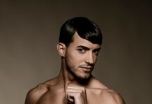 근육, 우리 몸을 지탱하는 힘과 건강의 핵심 topless man wearing black shorts