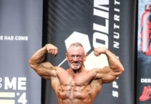 근육, 우리 몸의 힘과 건강을 지키는 핵심 열쇠 a man standing on a stage flexing his muscles