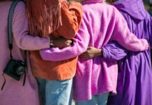 “여성 건강관리, 맞춤형 라이프스타일과 디지털 헬스케어로 진화한다” four person holding each others waist at daytime