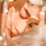 “피부 뒤집어졌어요”… 마스크 안쪽, 여전히 고통받는 민감 피부 man's face