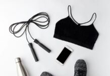 ‘오피스 시네드롬’ 탈출, 직장인 건강관리 3대 트렌드 black and white drawstring pouch