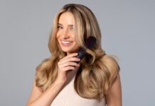 두피 관리와 맞춤형 영양, 헤어 건강의 새로운 트렌드 a woman holding a hair brush in her hand