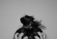 AI 명상부터 디지털 디톡스까지, 스트레스 관리법 a woman covering her face with her hands