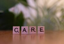 의료전달체계 대전환 예고… 환자 중심 ‘가치 기반 의료’ 체제로 A wooden block spelling care on a table